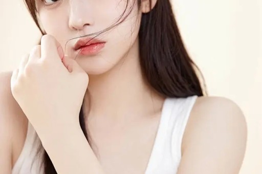 顶流女星红毯互撕太刺激！站位暗战+造型翻车现场曝光内娱潜规则被扒