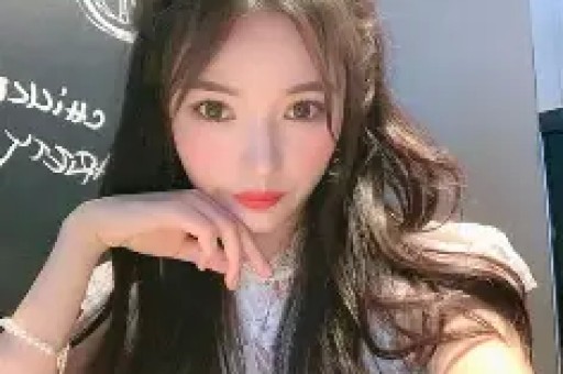 网红司晓迪直播骂白鹿“素颜普通、媚男看不起人”！评论区翻车连闺蜜都拆台蹭热度翻车最快的一次