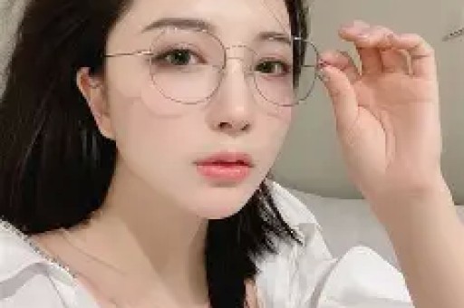 揭秘董宇辉“法不责辉”:假洋牌背后的真相与启示 揭秘董宇辉“法不责辉”:假洋牌背后的真相与启示